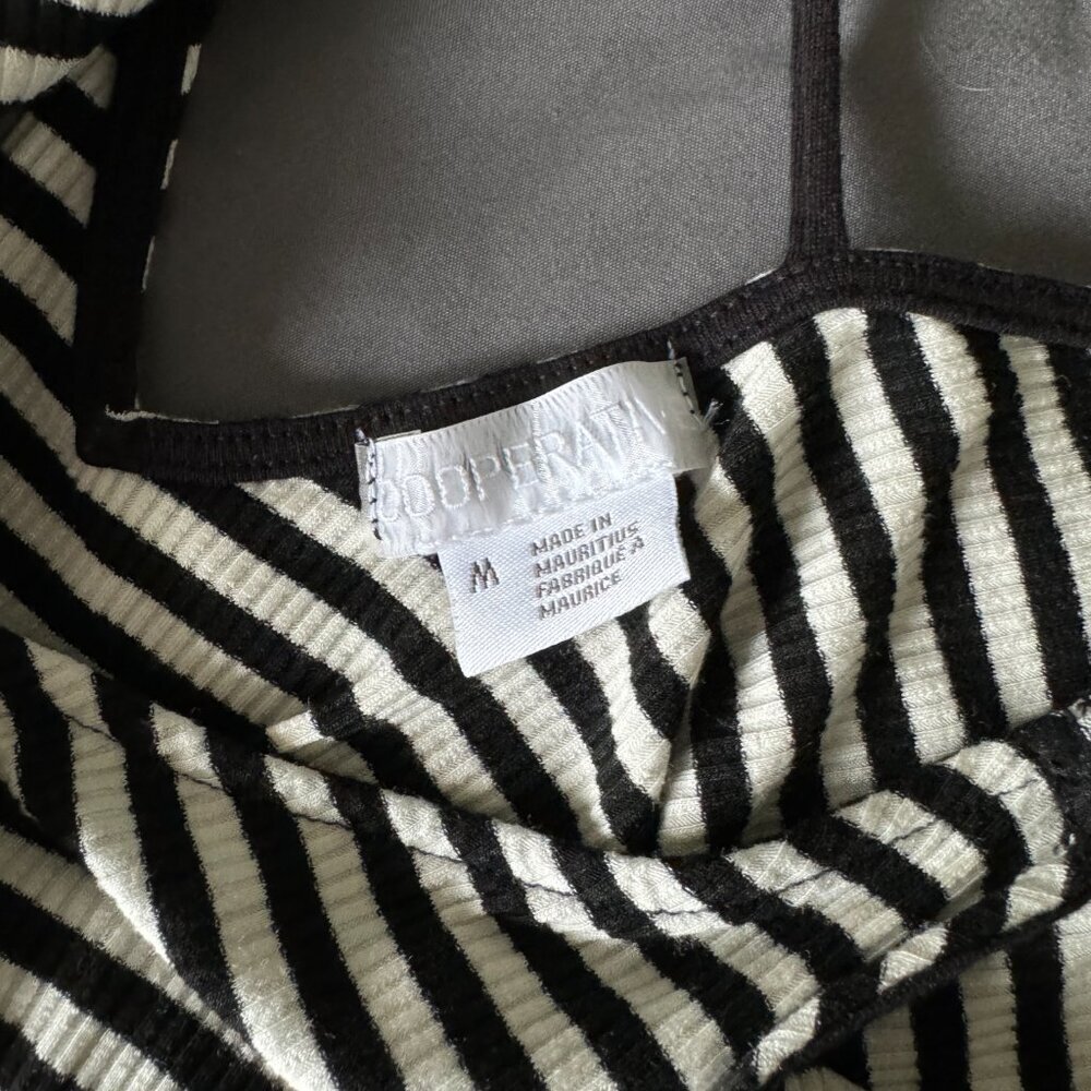 Urban Outfitters | EUC Off Shoulder Short Sleeve Crop Top in Black/White Medium - Picture 6 of 6